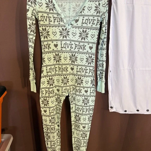 VS PINK Mint Thermal Onesie Pajamas Fair Isle Snowflake – Size S Rare